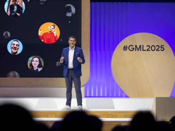 /media/pj0n4r3q/gml_dan-taylor-on-stage