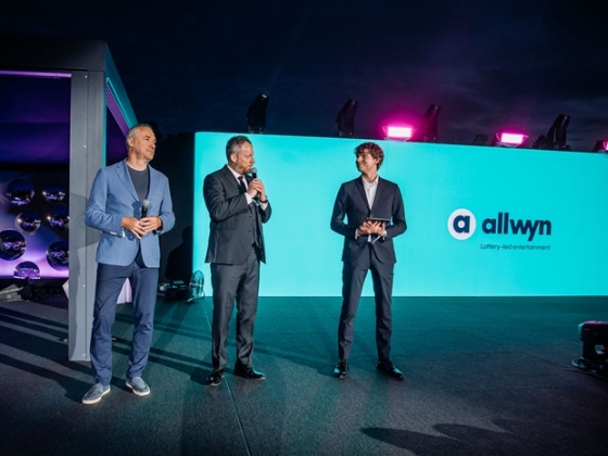 /media/hueddlgl/robert-chvátal_kryštof-mucha_kovy