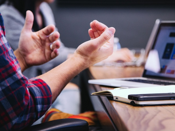 /media/23910/jednani_pc_meeting_unsplash