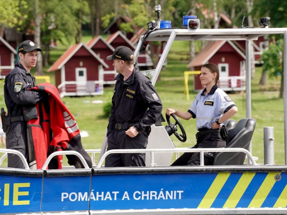 /media/25518/pod-hladinou-7