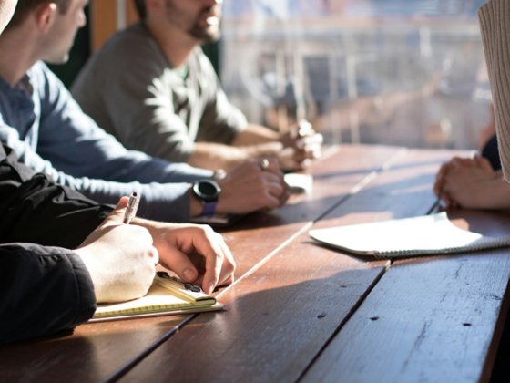 /media/g1wd520f/meeting_unsplash