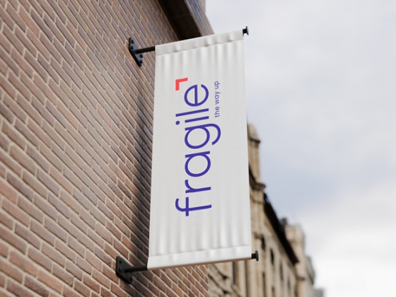 /media/jfmnau1h/fragile-mockup-3