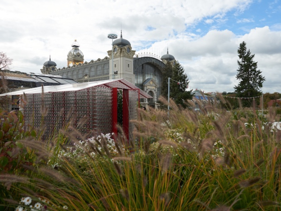 /media/4xec4toy/experimentální-skleník-kauflandu-je-po-celou-dobu-designbloku-vystaven-na-terase-pavilonu-e-křižíkových-pavilonů-foto_daniel_čáha-2-kopie