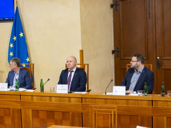 /media/amnj2f0q/senat-media-verejne-sluzby