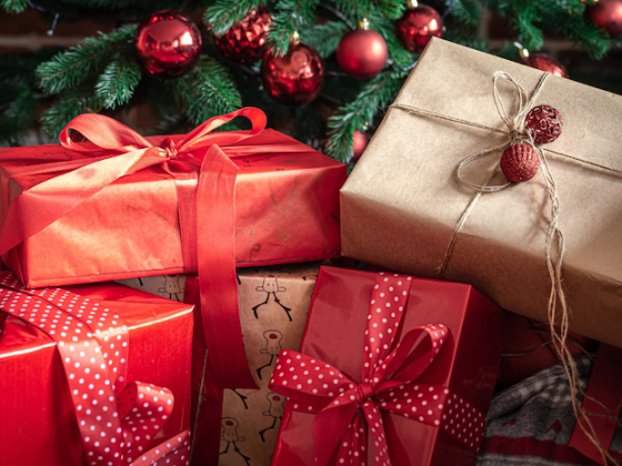 /media/qeqgox3d/closeup-red-gift-boxes-near-christmas-tree_freepik