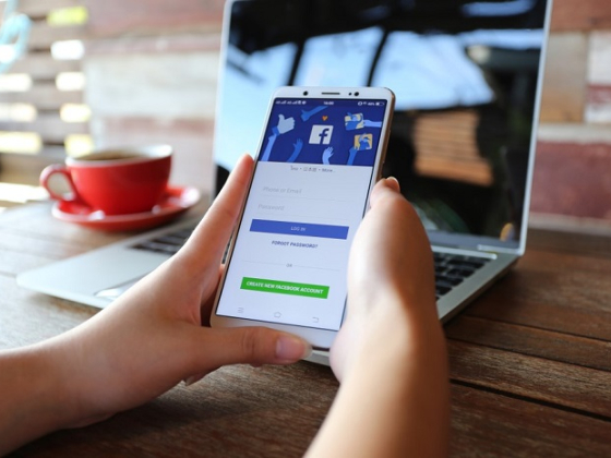 /media/9127/facebook_newsfeed