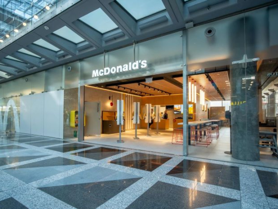 /media/hzrbm1ba/mcdonalds_karlovo-namesti_129-restaurace-v-c-r