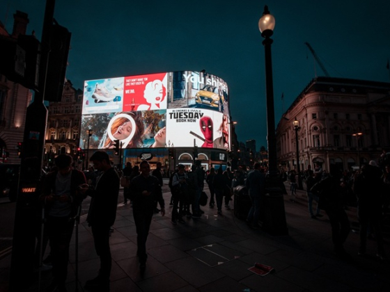 /media/tgfdk4yr/digital-outdoor-dooh_pixabayjpg