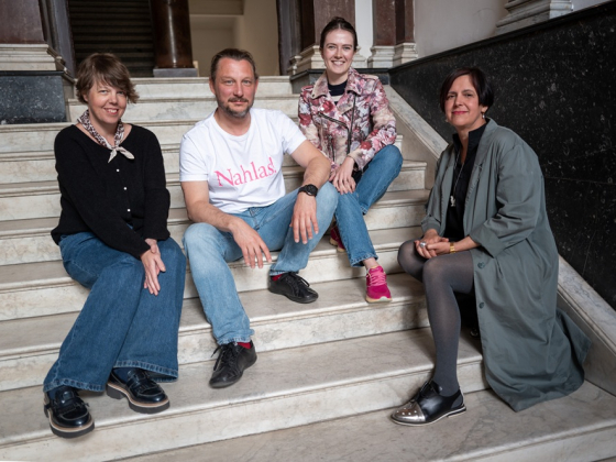 Část týmu Earch.cz_ Zleva Veronika Pařízková, vedoucí rubriky Design, Jiří Kout, vydavatel, Adéla Vaculíková, zástupkyně šéfredaktorky, Karolína Vránková, šéfredaktorka