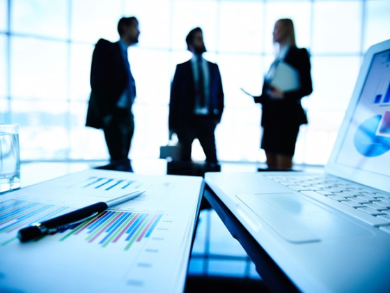 /media/g2qksmtn/graf_meeting_byznys_freepik