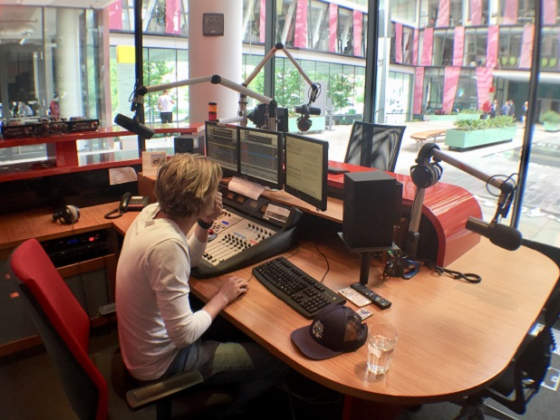 /media/4451/expres-fm_studio1