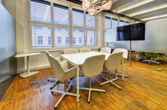 /media/5217/ih-praha_bílá-zasedačka