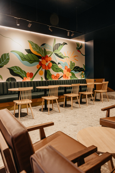 /media/r2ialuck/starbucks_interier_2