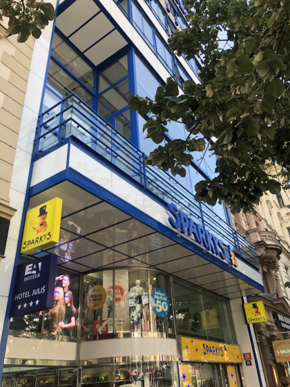 /media/17998/vaclavskenamesti_6_sparkys