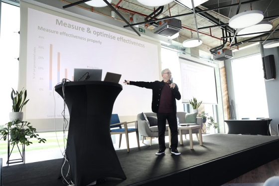 /media/24611/omncinnect_les-binet_1