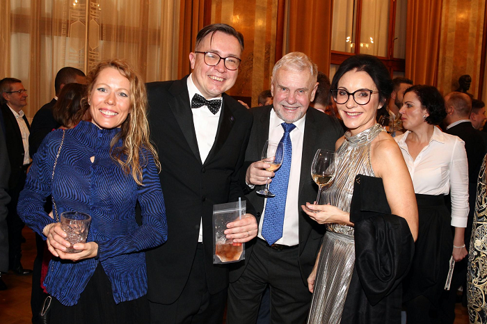 /media/7250/25-let-nova_smucler_smuclerova