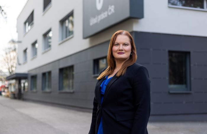 /media/hzldoywq/kateřina-pavlíková_úřad-práce_1_autor_vladimír-hodač