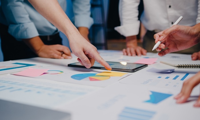 /media/lu5nhhuv/vyzkum_graph_jednani_freepik