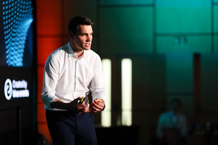 /media/yzpbxhny/communication-summit_dan-stach