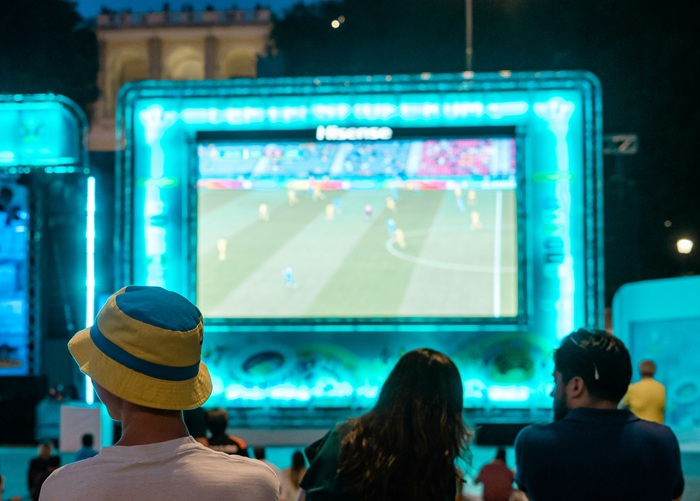 /media/uezjiyxl/tv_out-of-home_unsplash