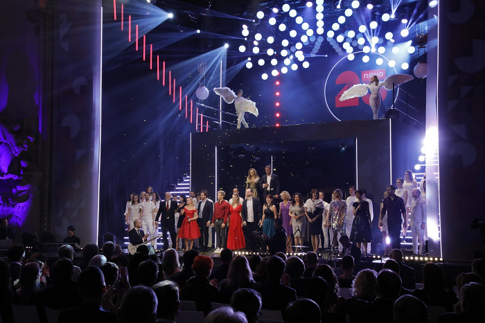 /media/7256/nova-25-let_show-3