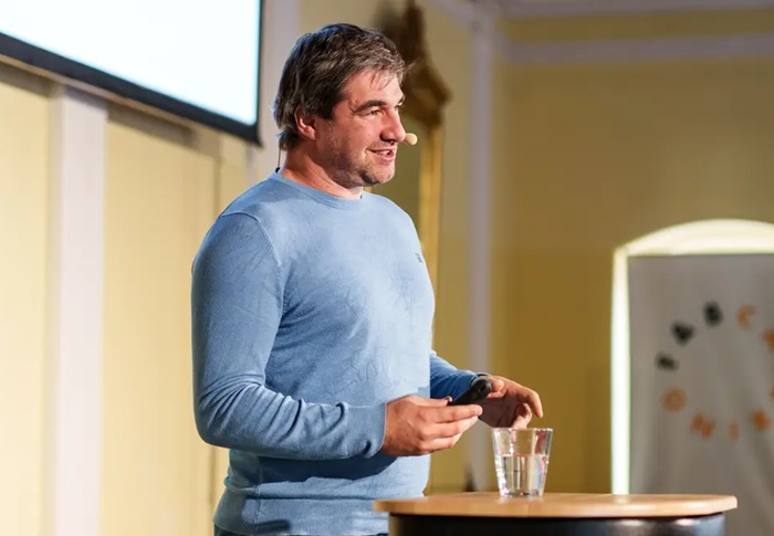 /media/xy5cegbr/data-restart_mario-vozar