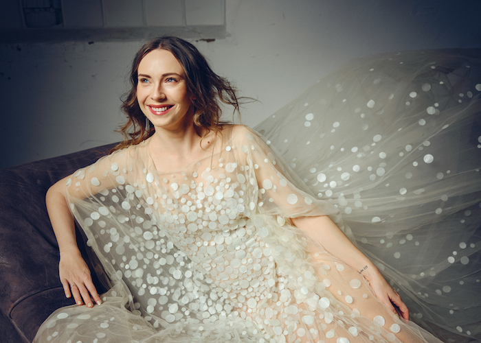 /media/0brcen2k/alice-divišová-v-šatech-z-piva-ii