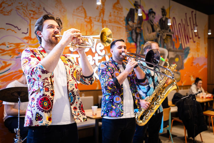 /media/etlbefiw/mardigraspopeyesreport-013