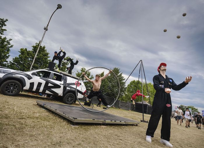 /media/pfxpyl1c/circus-express_rock-for-people