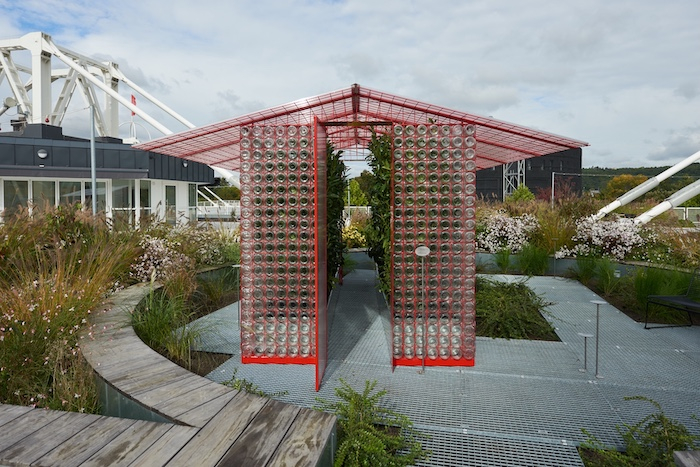 /media/pyqpi2wx/upcyklace-zavařovacích-sklenic-při-stavbě-skleníku-foto_daniel_čáha1-kopie