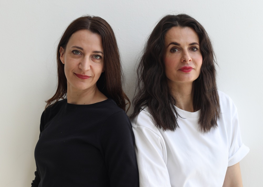 Božena Řežábová tvoří podcast Chytrá a umělá spolu s kamarádkou a moderátorkou Ivetou Nebesařovou