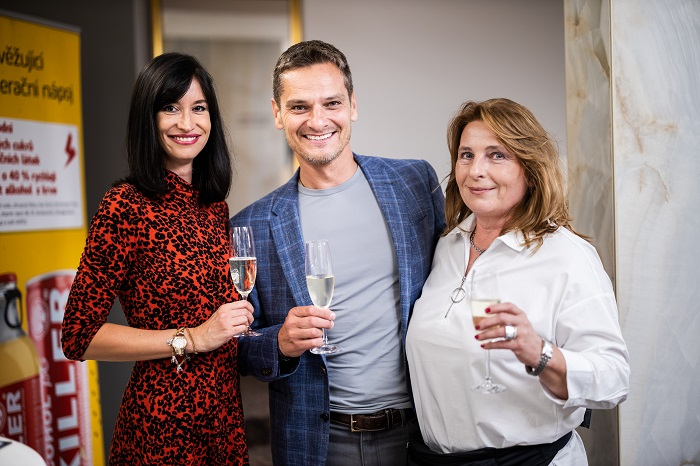 /media/10440/tereza-adamcová-z-nespressa-miloš-staněk-ceo-potten-pannen-a-pavla-vondráčková-a-obchodní-ředitelka-magazínu-choice