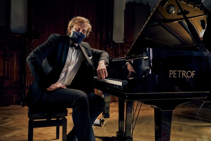 /media/12373/ivo-kahánek-svůj-první-koncert-v-rámci-kulturažije-odehrál-ve-frýdecko-místecké-zuš-foto-pro-mall-tv-jakub-koutný-kopie