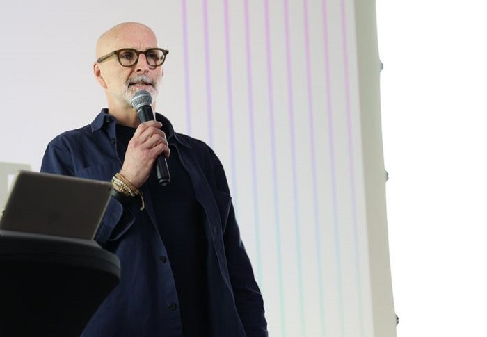 /media/24626/omniconnect_mark-holden_1