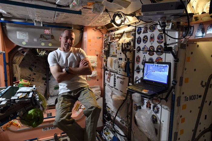 /media/3674/drew_iss_laptop