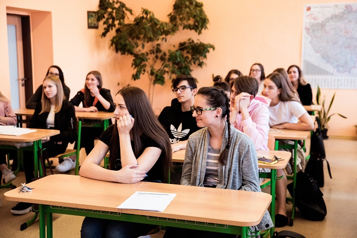 /media/23782/jeden-svet-na-skolach_clovek-v-tisni