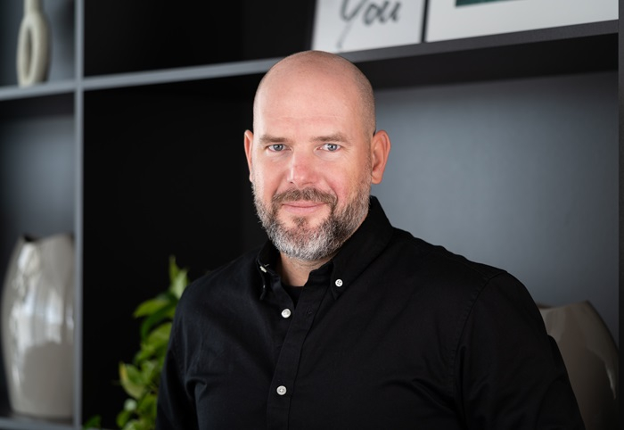 /media/v4alh4um/dan-blazek_transcatjpg