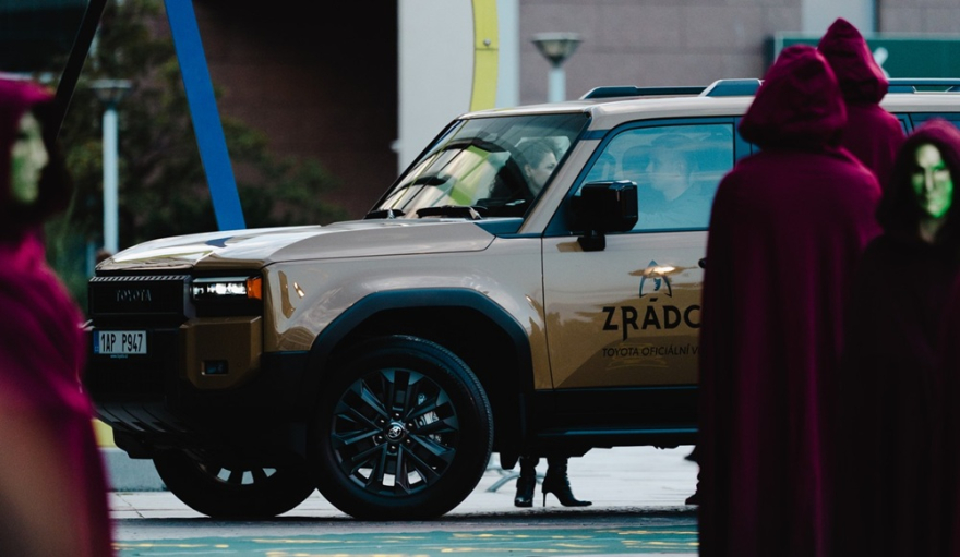 Tyota Land Cruiser na preméře Zrádců
