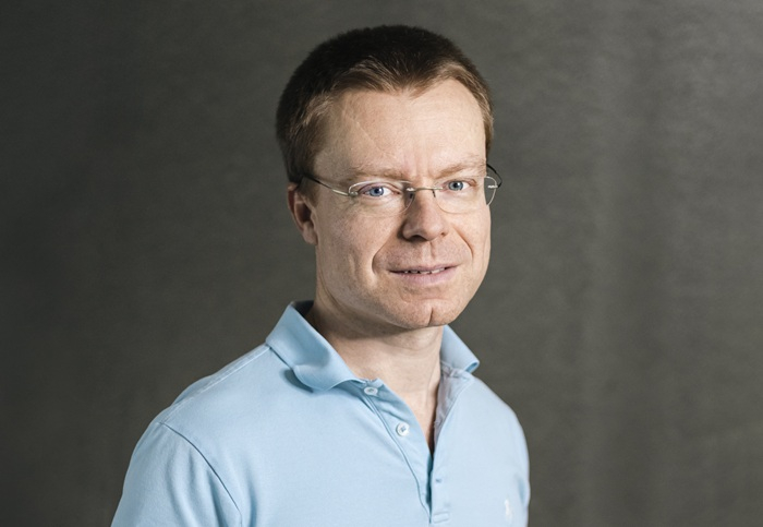 /media/0k2j2leg/robert-dohnal_direct