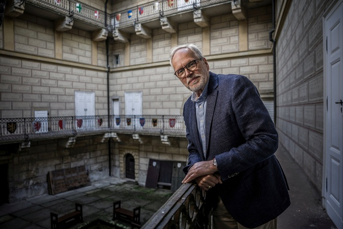 /media/fqdhwejd/modrá-krev-iv_frantisek-kinsky-česká-televize_foto-mikuláš-křepelka