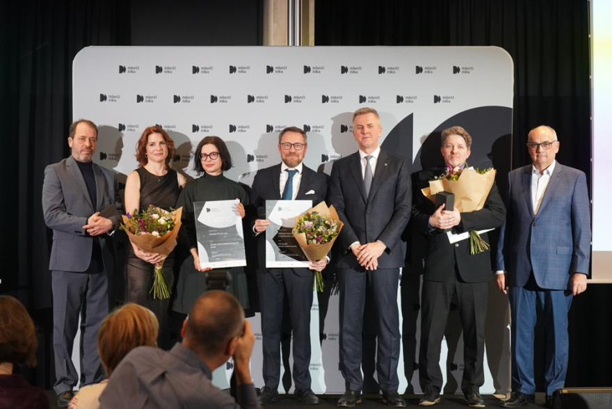 Zlati oceneni_zleva_PR tym Cesky hydrometeorologicky ustav_Vit Kolar z Kancelare prezidenta republiky_Martin Schreier z CEZ