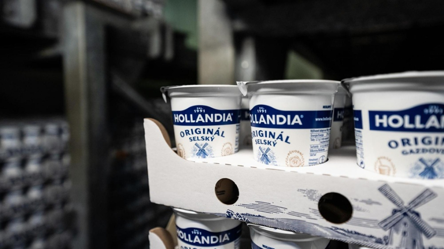 Hollandia_foto_tiskova_kvalita_Originál_Jogurt_Selský_bílý