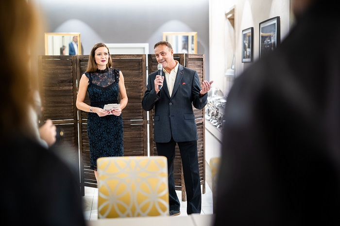 /media/10441/vydavatel-a-šefredaktor-magazínu-choice-petr-tůma-společně-s-moderátorkou-večera-evou-čerešňákovou