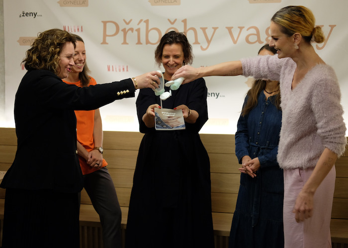 /media/26518/laura-janáčková-a-iva-pazderková-pokřtily-knihu-intimním-gelem