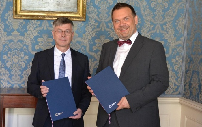 /media/iebfcuak/chudarek_baxa_podpdpis-memoranda