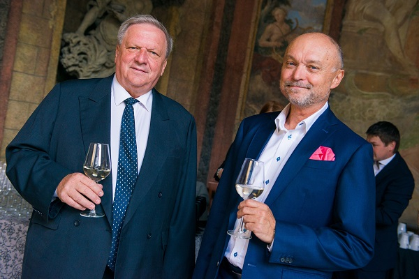 /media/10063/stem_mark_25_1