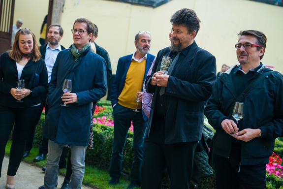 /media/10067/stem_mark_25_6