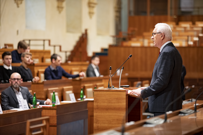 /media/10999/jiri-drahos_m-hlavica