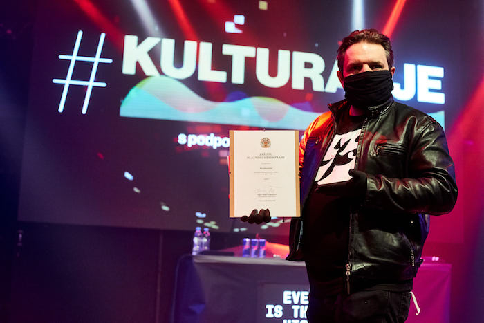 /media/12386/luděk-staněk-tvůrce-interentové-televize-mall-tv-se-záštitou-kterou-sérii-kulturažije-udělilo-hlavní-město-praha-foto-pro-mall-tv-tomáš-martinek-kopie