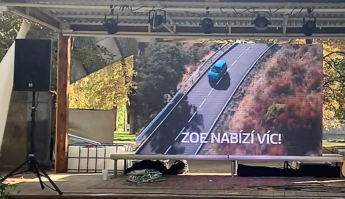 /media/14321/dooh_renault_1